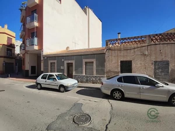 Terreno urbano de 0,0196 ha en venta en Crevillent, Alicante