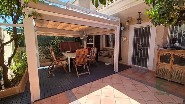 Casa de 0,012 ha en venta en Torrevieja, Alicante