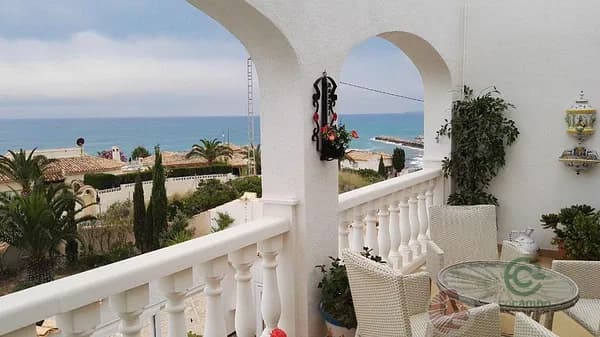 Casa de 0,0937 ha en venta en El campello, Alicante