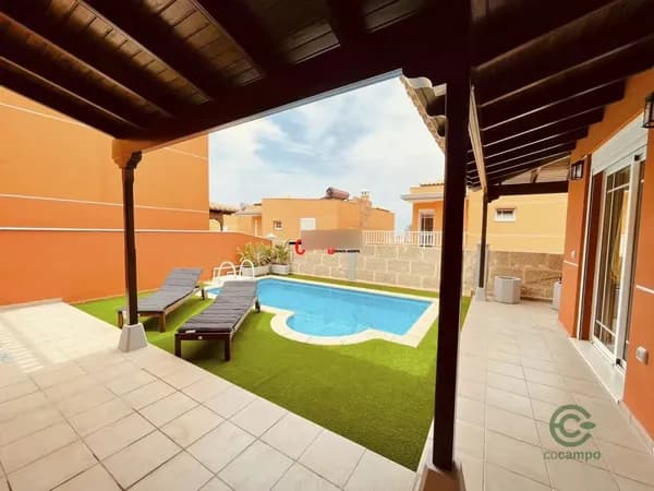 Casa de 0,0325 ha en venta en Arona, Sta.cruz tener.