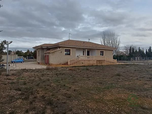 Casa de 0,82 ha en venta en Yecla, Murcia