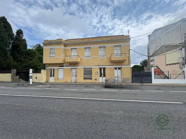 Casa de 0,0865 ha en venta en Oleiros, A coruña