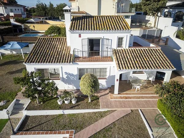 Casa de 0,0935 ha en venta en Estepona, Malaga