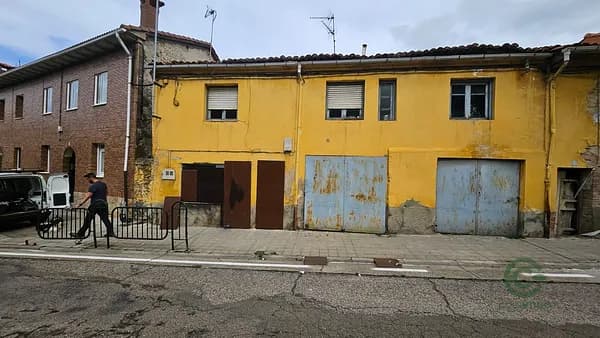 Casa de 0,01 ha per a venda a Palència