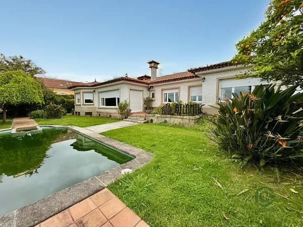 Casa de 0,1367 ha en venta en Vigo, Pontevedra