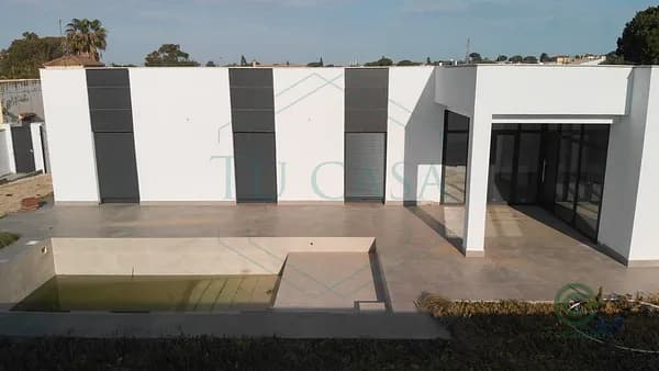 Casa de 0,05 ha en venta en Chiclana de la frontera, Cadiz