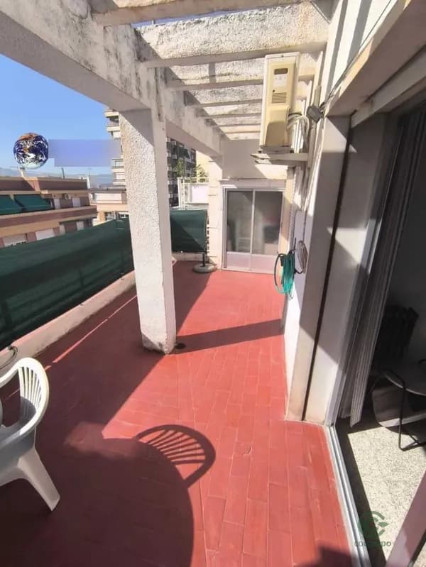 Casa de 0,0085 ha en venta en Granada, Granada