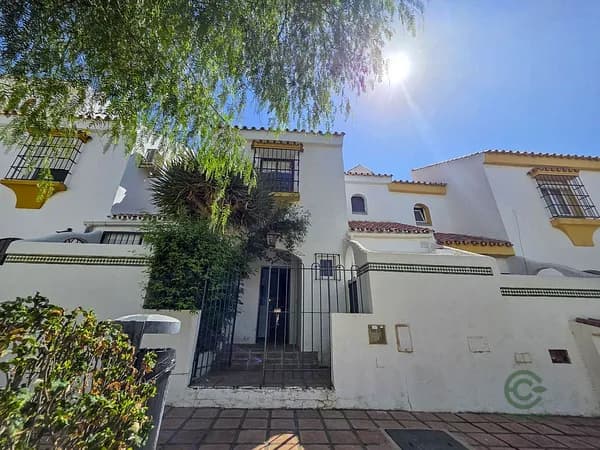 Casa de 0,011 ha en venta en Casares, Malaga
