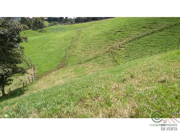 Terreno urbano de 0,1944 ha en venta en Antioquia