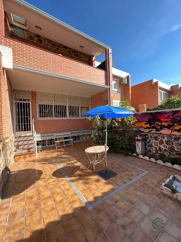 Casa de 0,021 ha en venta en Madrid