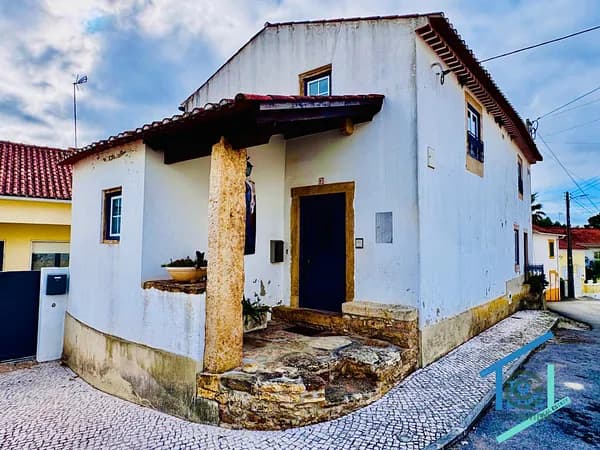 Casa de 0,0526 ha en venta en Tomar, Santarém