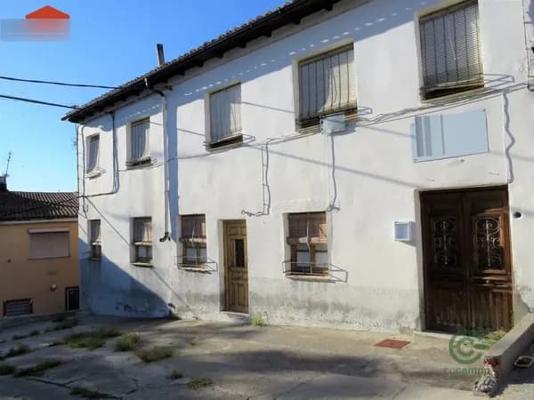 Casa de 0,045 ha en venta en Arevalo, Avila