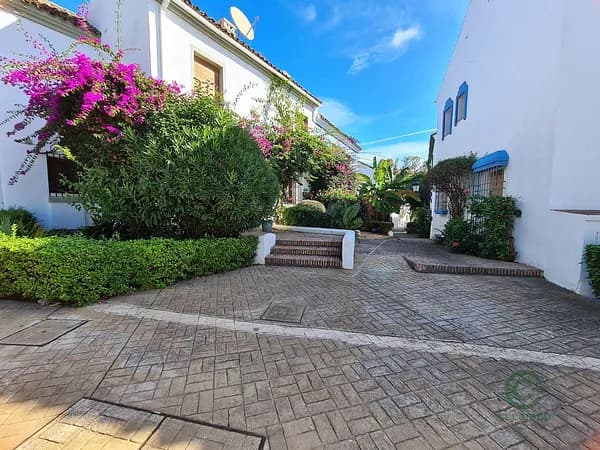 Casa de 0,01 ha en venta en Estepona, Malaga
