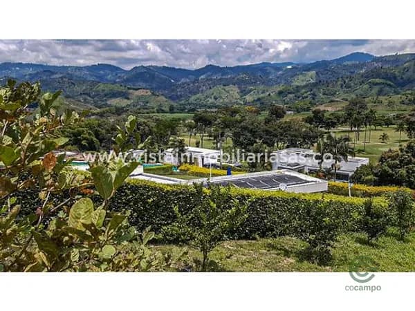 Terreno urbano de 0,18 ha en venta en Caldas