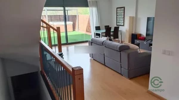 Casa de 0,08 ha en venta en Barcelona
