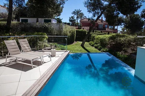 Casa de 0,0305 ha en venta en Marbella, Malaga