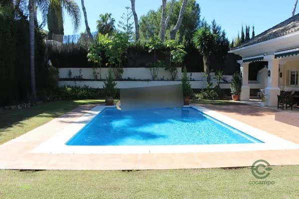 Casa de 0,14 ha en venta en Marbella, Malaga