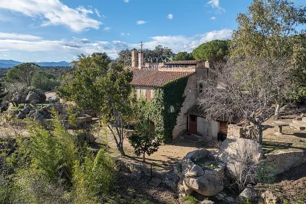 Finca rústica de 10,7 ha en venta en Capmany, Girona