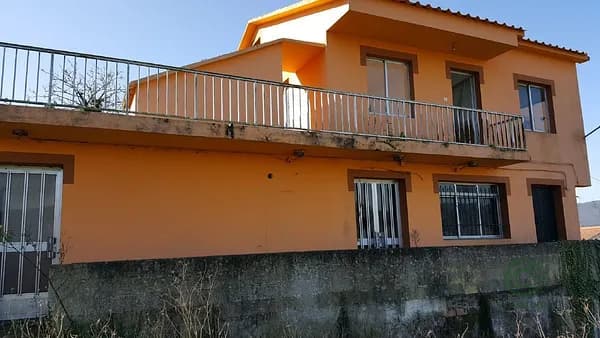 Casa de 0,03 ha en venta en La coruña