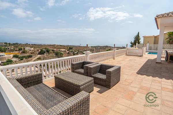 Casa de 0,084 ha en venta en Benajarafe, Malaga