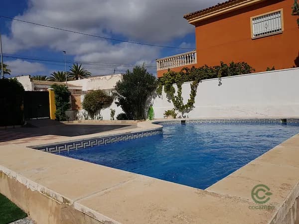 Casa de 0,08 ha en venta en Alicante