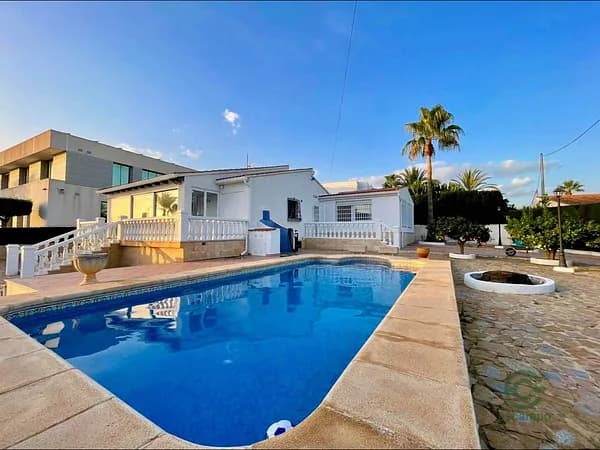 Casa de 0,08 ha en venta en Benidorm, Alicante