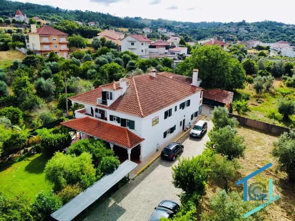 Casa de 0,072 ha en venta en Tomar, Santarém