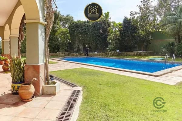 Casa de 0,27 ha en venta en Cádiz