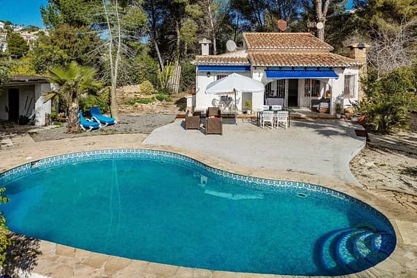 Finca rústica de 0,085 ha en venta en Moraira, Alicante