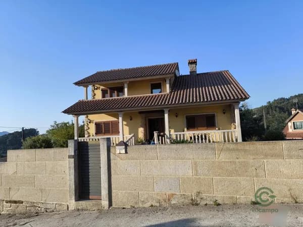 Casa de 0,028 ha en venta en Redondela, Pontevedra