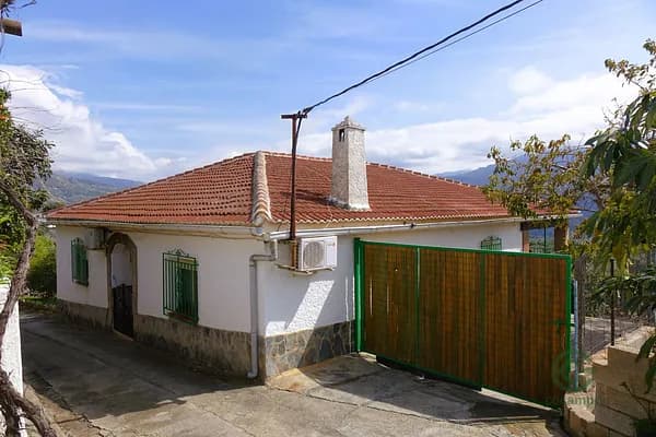 Casa de 0,18 ha en venta en Granada