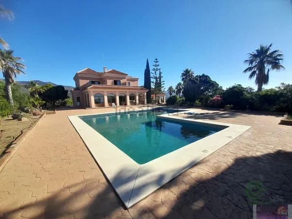 Casa de 1,7 ha en venta en Estepona, Málaga