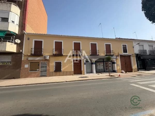 Terreno urbano de 0,1 ha en venta en Manzanares, Ciudad real