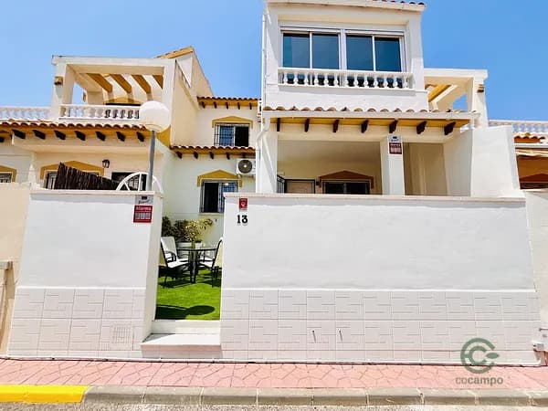 Casa de 0,0104 ha en venta en Orihuela costa, Alicante