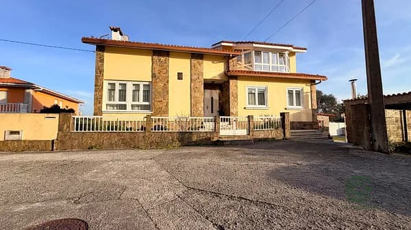 Casa de 0,0894 ha en venta en Mugardos, La coruña