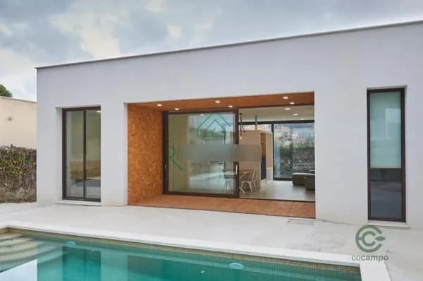 Casa de 0,0549 ha en venta en Canyelles, Barcelona