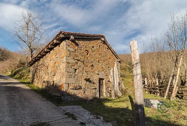 Finca rústica de 0,0178 ha en venta en Quiros, Asturias