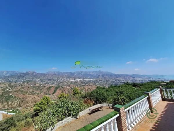Finca rústica de 0,5 ha en venta en Torrox, Malaga
