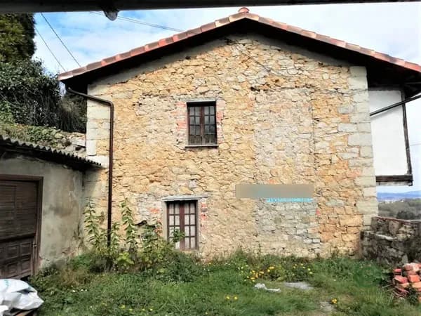 Casa de 0,01 ha en venta en Oviedo, Asturias