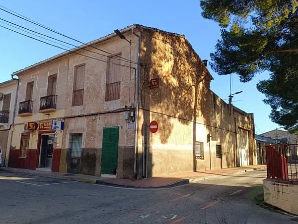 Casa de 0,0229 ha en venta en Pinoso, Alicante