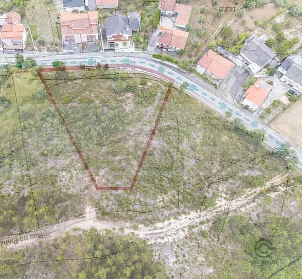 Terreno urbano de 0,2579 ha en venta en Leiria, Leiria