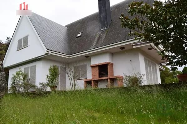 Casa de 0,48 ha en venta en Ourense, Orense