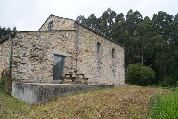 Casa de 0,4 ha en venta en Lugo
