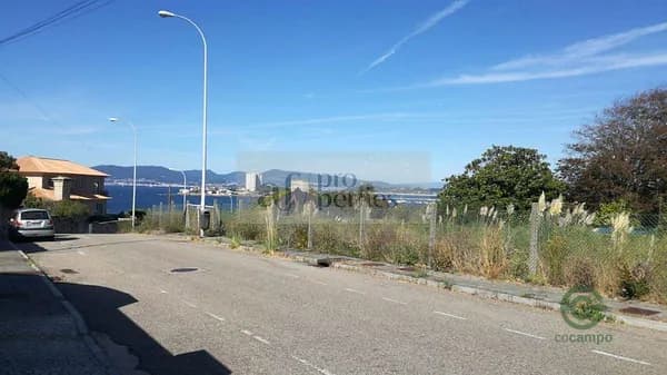 Terreno urbano de 0,1 ha en venta en Vigo, Pontevedra