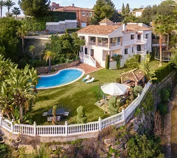 Casa de 0,2 ha en venta en Benahavis, Malaga