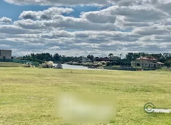 Terreno urbano de 0,1435 ha en venta en Buenos aires