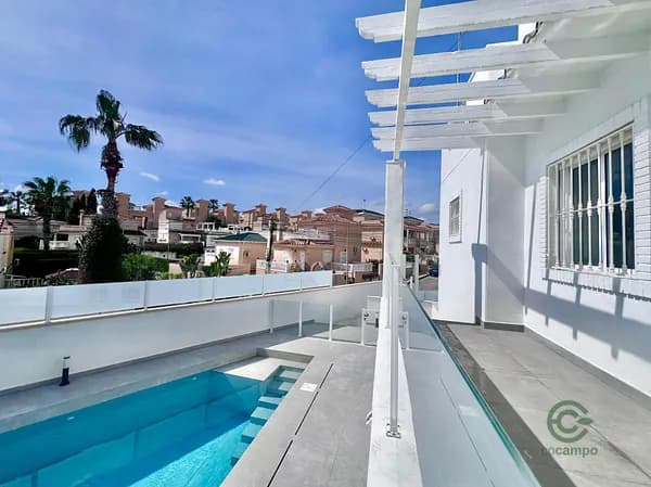 Casa de 0,03 ha en venta en San miguel de salinas, Alicante
