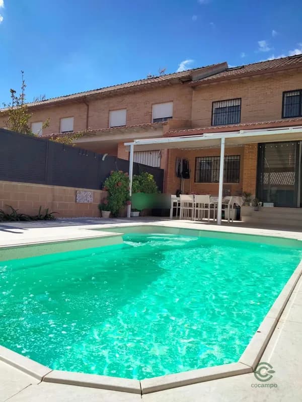 Casa de 0,022 ha en venta en Yeles, Toledo