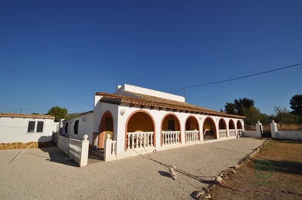 Finca de recreo de 0,2 ha en venta en Pinoso, Alicante