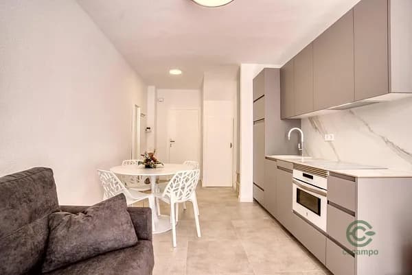 Casa de 0,0044 ha en venta en Torrevieja, Alicante